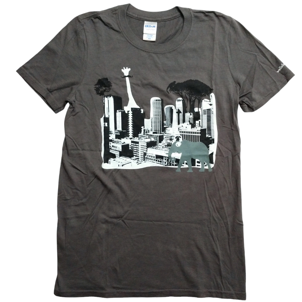 Gildan Wells Fargo Women's Gray Animal City Graphic T-Shirt XS X-Small